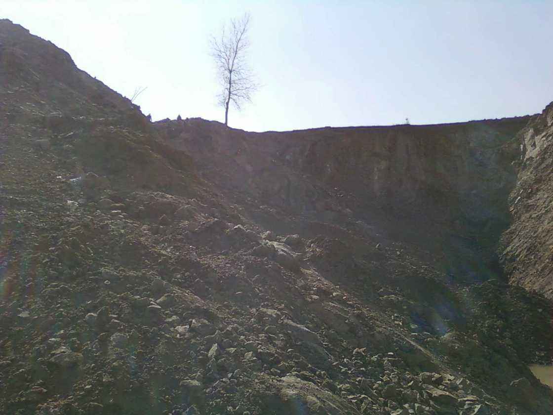 天然砂石开采现场 天然砂石开采现场