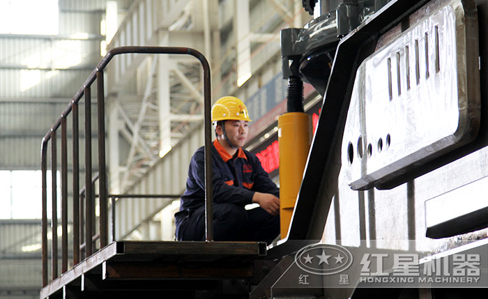 流动碎石机生产车间 流动碎石机生产车间