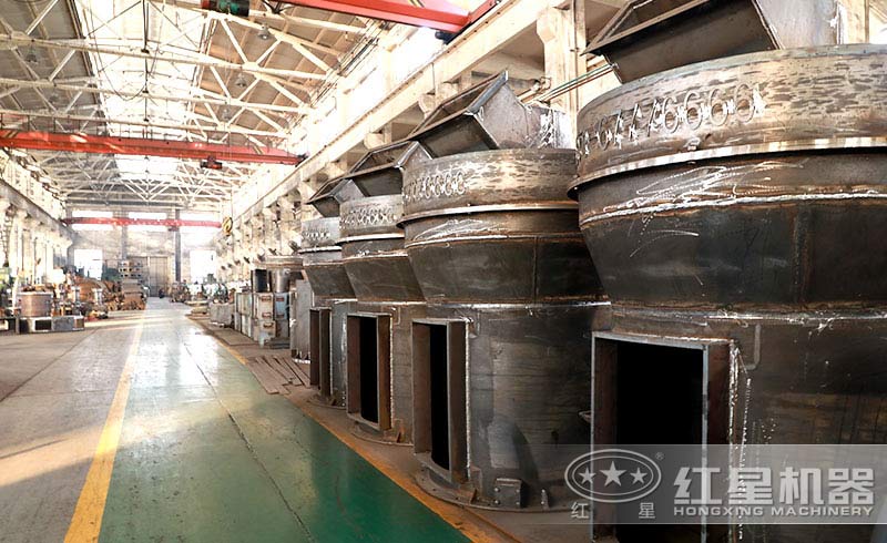 红星雷蒙磨粉机生产车间 红星雷蒙磨粉机生产车间