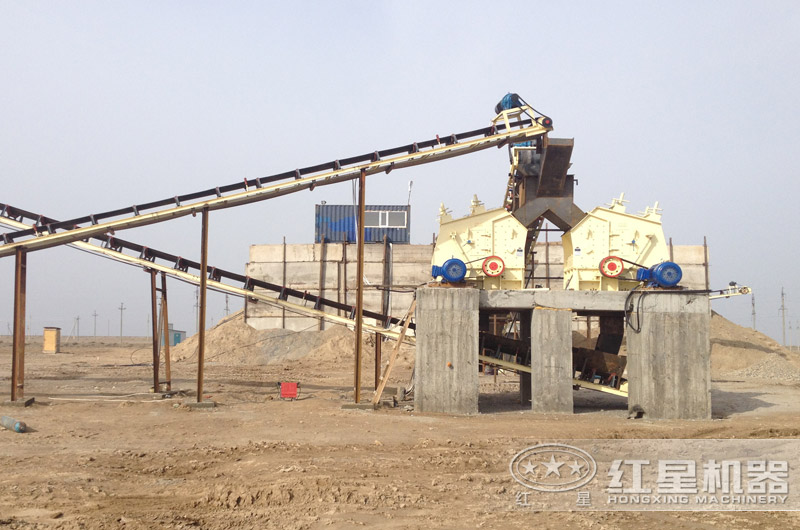 反击式破碎机工作现场 反击式破碎机工作现场