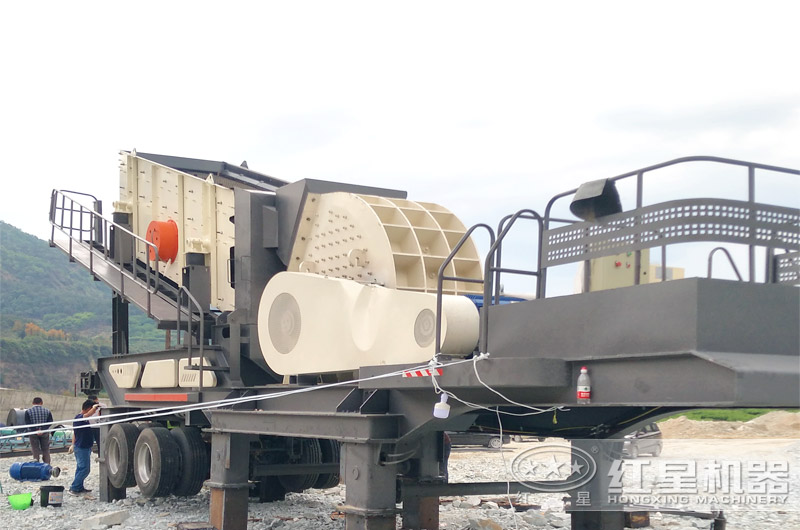 一体式移动破碎机单机作业现场实拍 一体式移动破碎机单机作业现场实拍