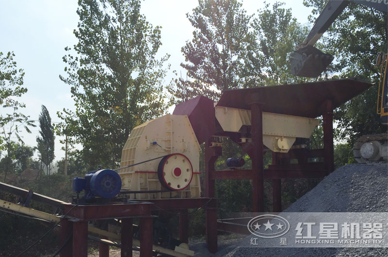 锤式破碎机工作现场 锤式破碎机工作现场