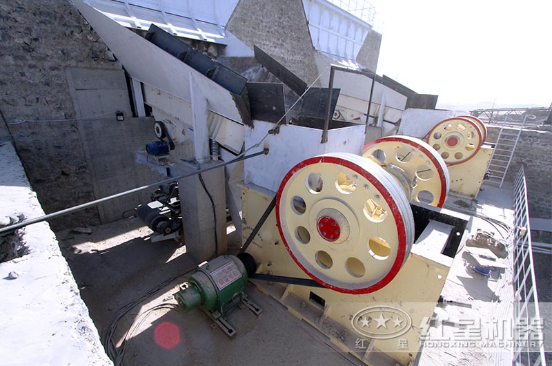 颚式破碎机工作现场 颚式破碎机工作现场