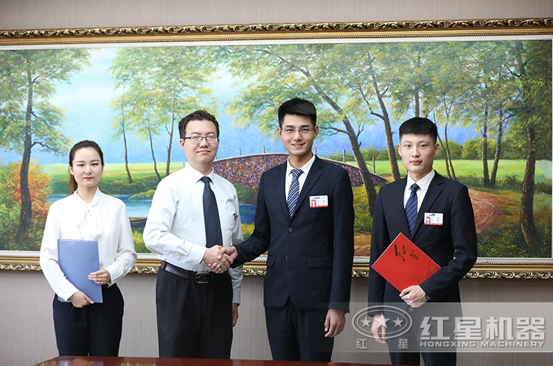 投资小白陈先生与红星合作留影图 投资小白陈先生与红星合作留影图