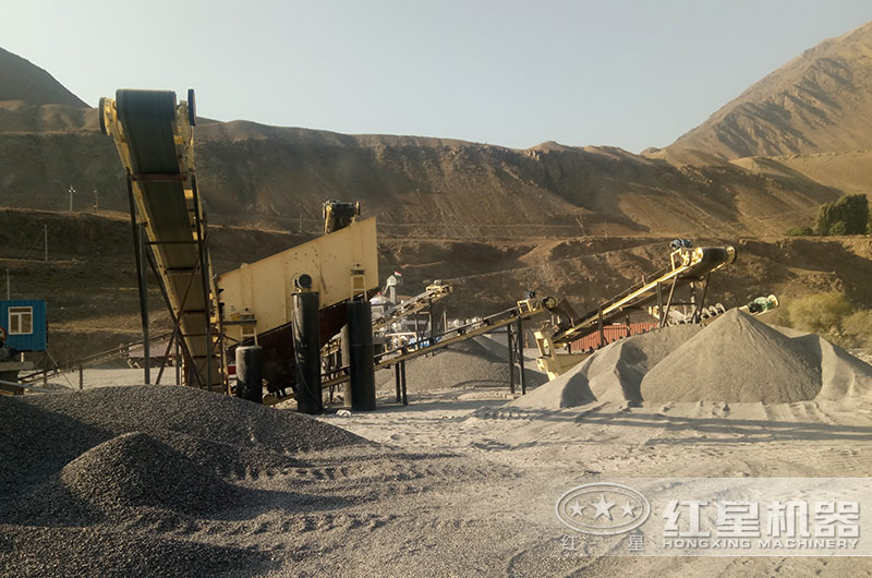日产1000T的磕沙生产现场 日产1000T的磕沙生产现场