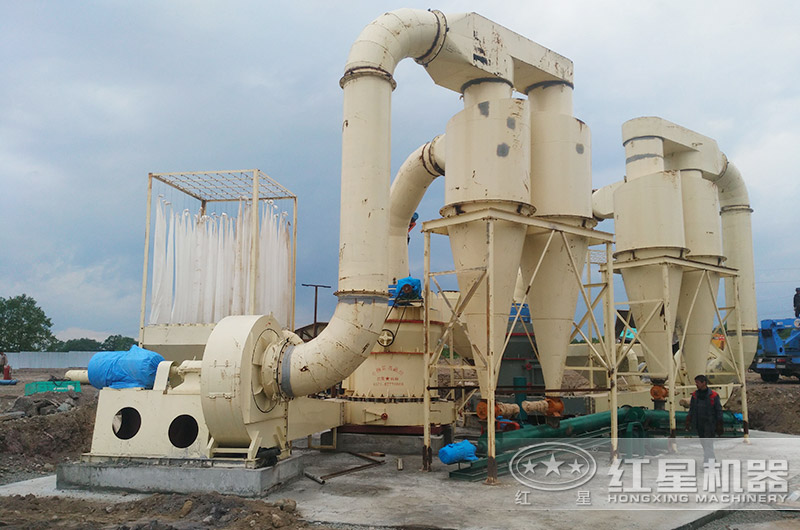 石英石室外磨粉生产现场 石英石室外磨粉生产现场