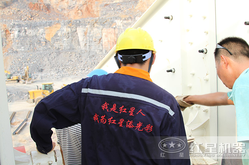 红星技术员在用户现场安装指导中 红星技术员在用户现场安装指导中