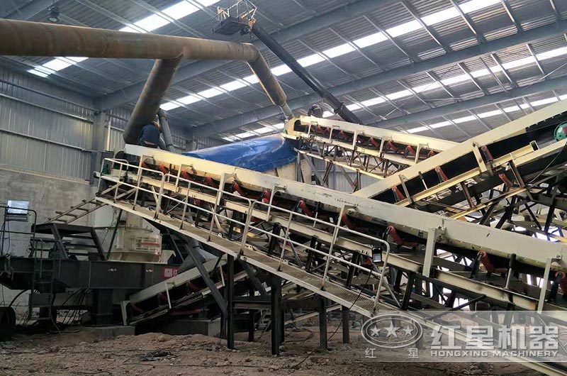 花岗岩石制砂、场地有限怎么办？这台移动制沙机帮你搞定