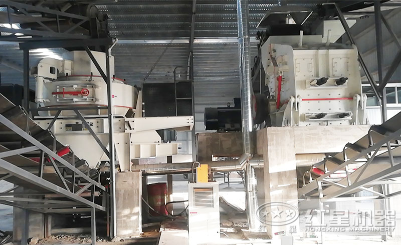 客户来厂咨询：想购买日产1000吨的制砂机，有推荐的型号吗？