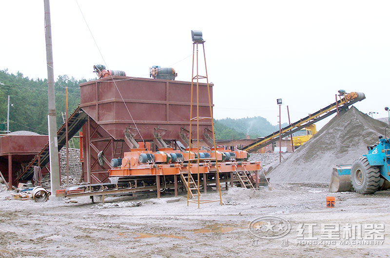 对辊式破碎机生产现场 对辊式破碎机生产现场