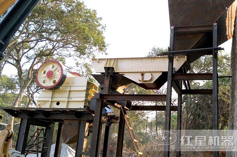 1000*1200颚式破碎机生产现场图 1000*1200颚式破碎机生产现场图