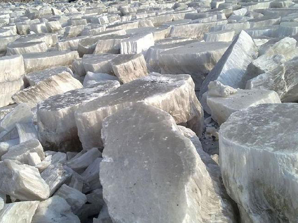 石膏磨成粉有哪些用途？石膏磨粉设备与工艺流程