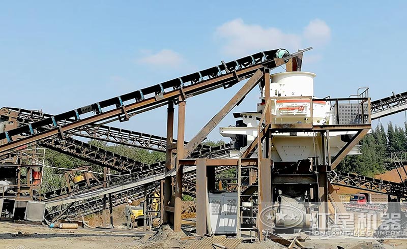 客户来厂咨询：想购买日产1000吨的制砂机，有推荐的型号吗？