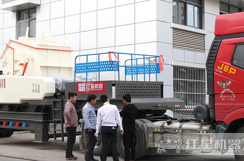 红星客户来厂实地考察移动制沙机 红星客户来厂实地考察移动制沙机