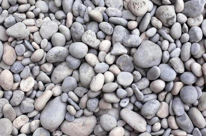 冲击破能破卵石吗？1小时产量多少吨？