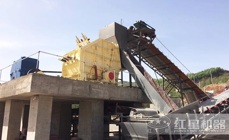 想买一台破碎矿石的1315反击破，多少钱？厂家给送货吗？