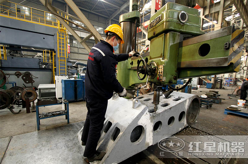 红星工人作业中 红星工人作业中