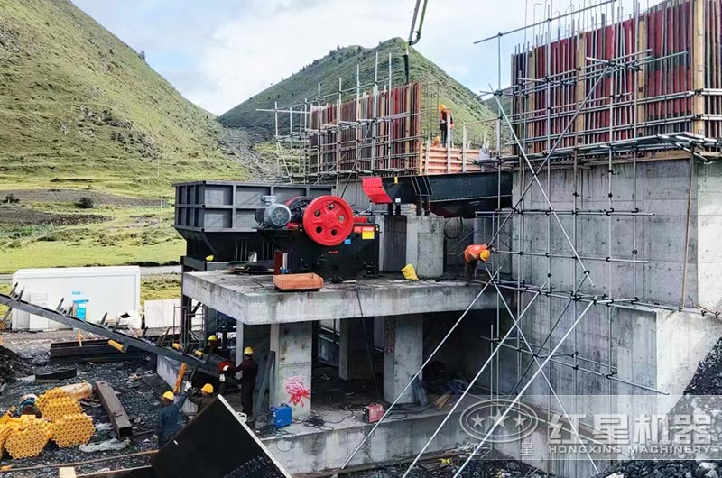 石油焦破碎现场图片