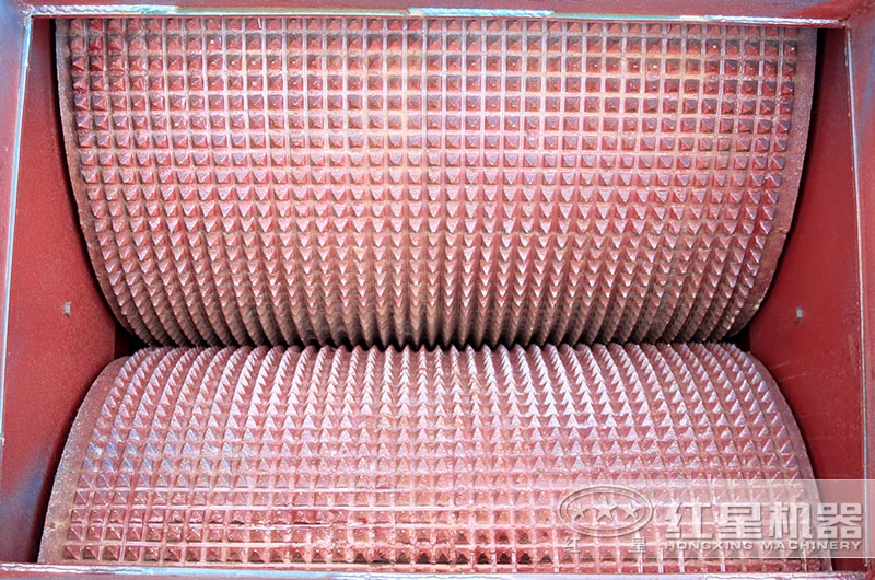 对辊式破碎机多少钱一台？对辊式破碎机在生产线中的应用