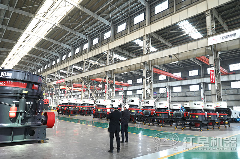 毛石破碎机价格实惠，客户来红星考察